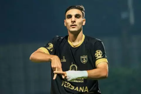 من "الرابونا" إلى المحترفين.. تهامي الشافعي يقص شريط توهجه مع الترسانة (فيديو)